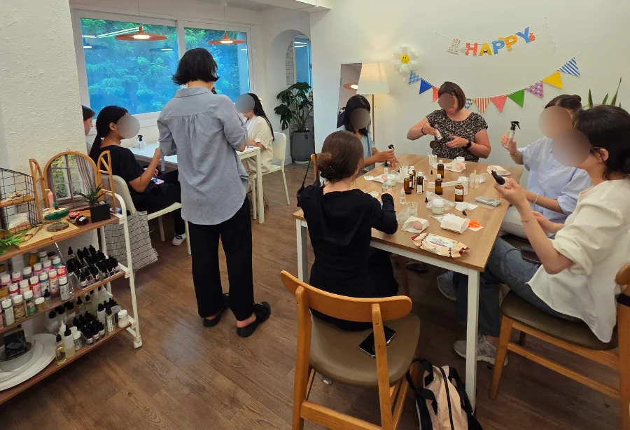 강남글로벌빌리지센터 외국인 천연 수분크림과 미스트 만들기 수업